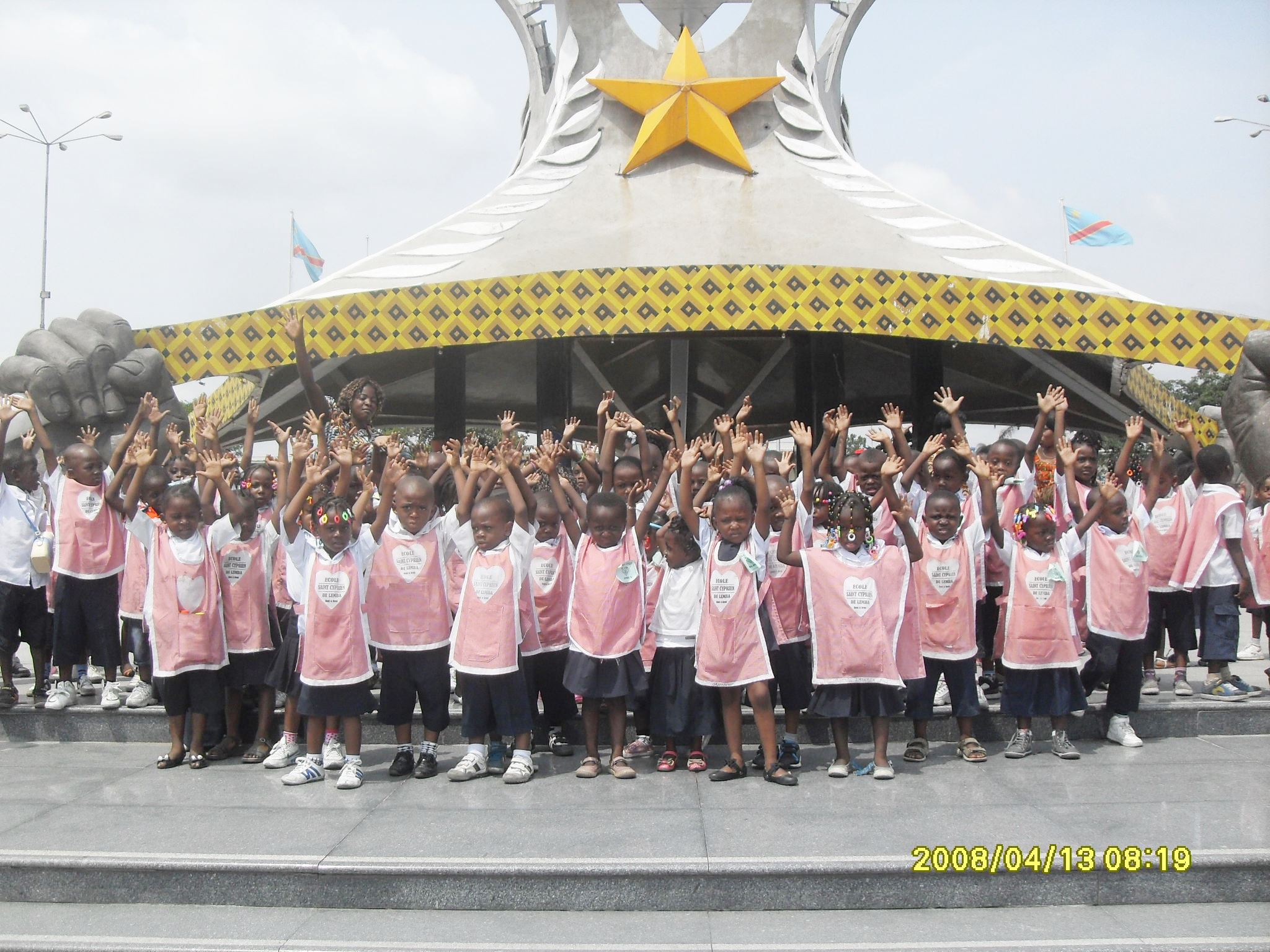 Les maternelles au mausolée de Laurent-Désiré Kabila